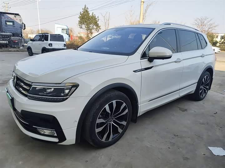 Фото 5 - Volkswagen Tiguan L Pro