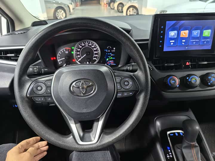 Фото 10 - Toyota Corolla