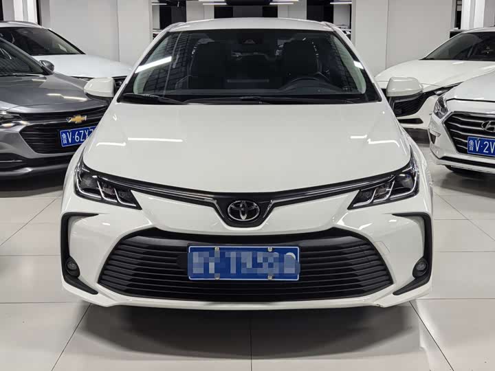 Фото 2 - Toyota Corolla