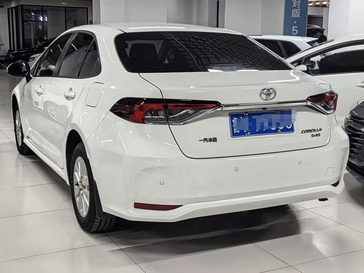 Фото 4 - Toyota Corolla