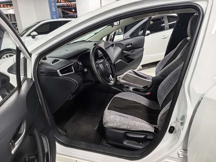 Фото 5 - Toyota Corolla