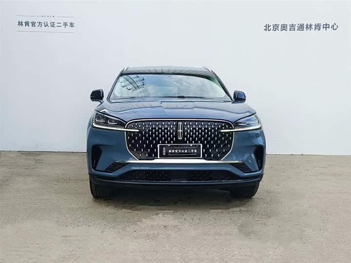 Фото 2 - Lincoln Aviator