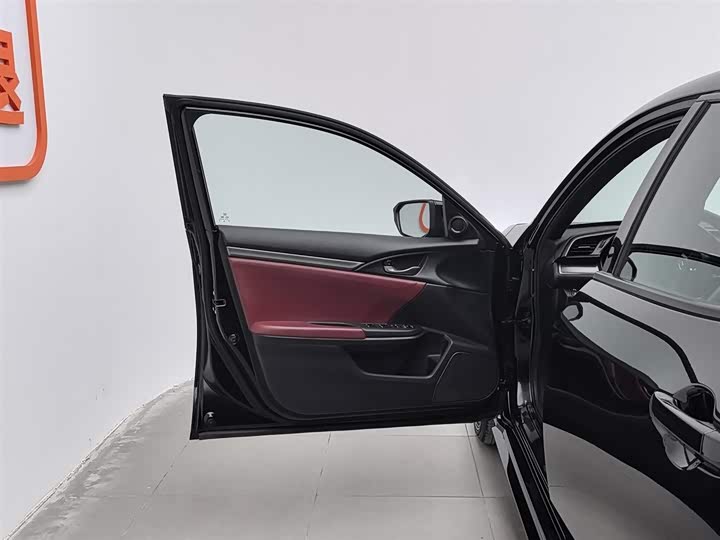 Фото 8 - Honda Civic