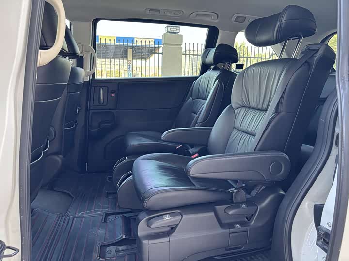 Фото 13 - Honda Odyssey