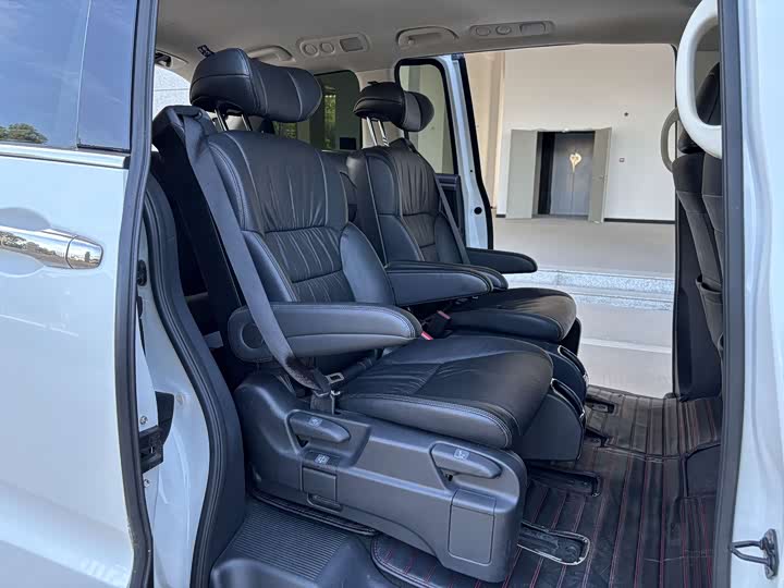 Фото 14 - Honda Odyssey