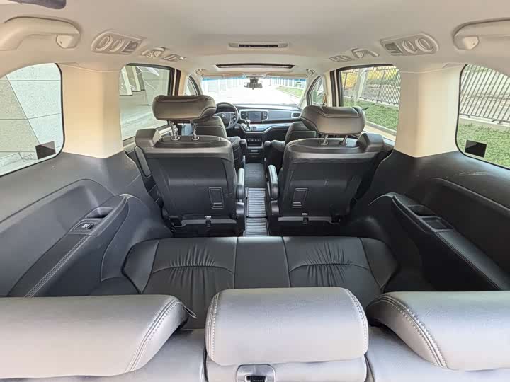 Фото 18 - Honda Odyssey