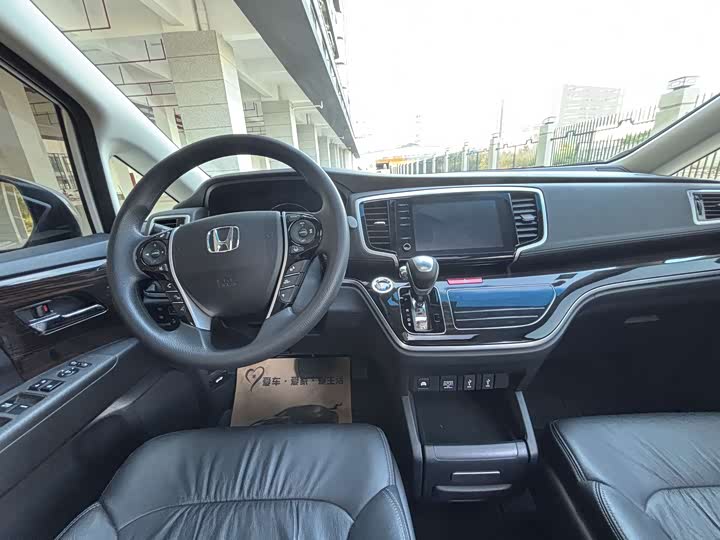 Фото 7 - Honda Odyssey