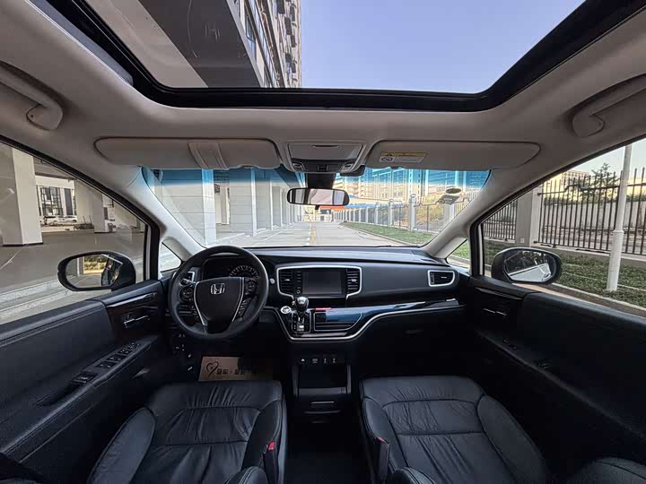 Фото 8 - Honda Odyssey