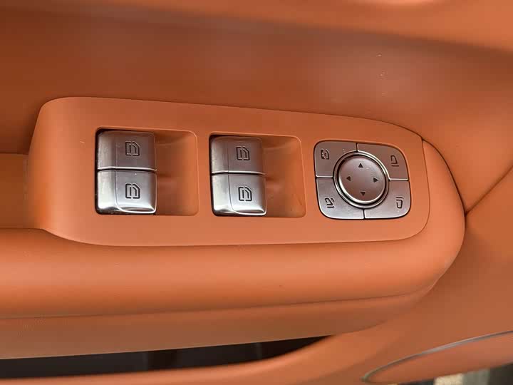 Фото 16 - LiXiang L8