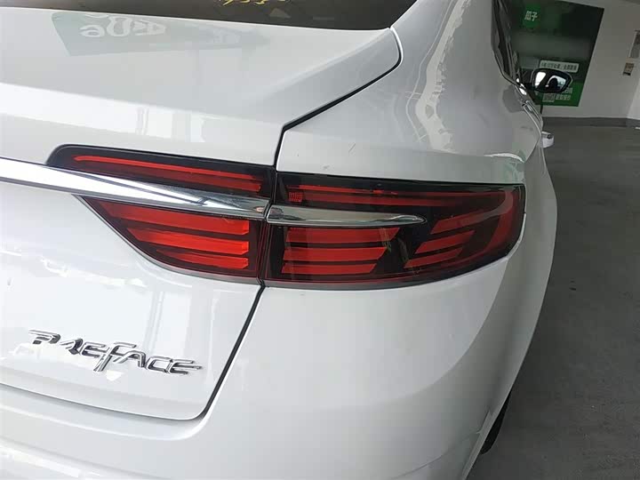 Фото 8 - Geely Preface