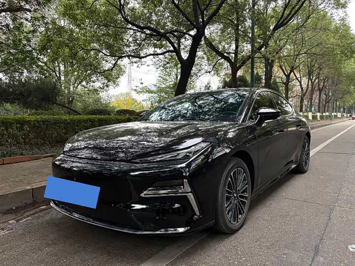 Фото 1 - Geely Galaxy Starshine 8 EM-i