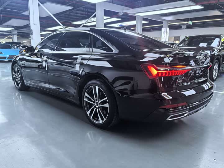 Фото 12 - Audi A6L