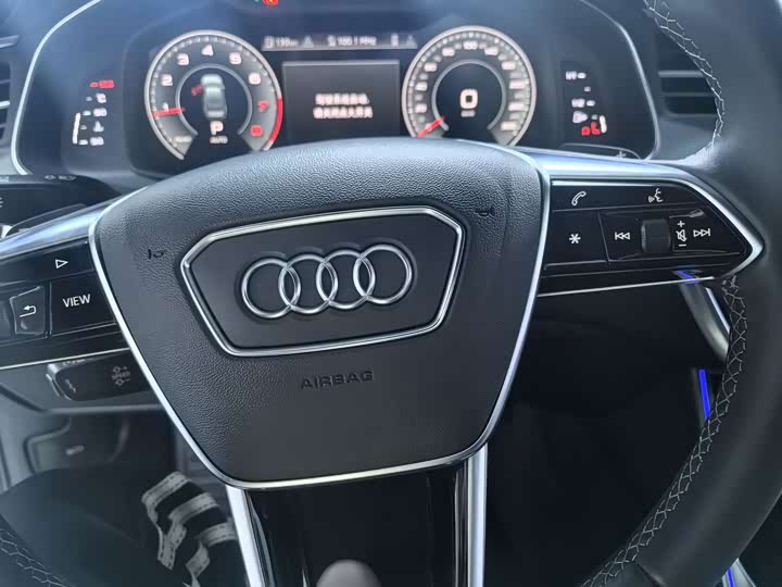 Фото 5 - Audi A6L