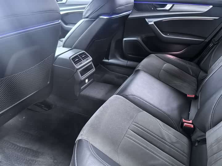 Фото 7 - Audi A6L