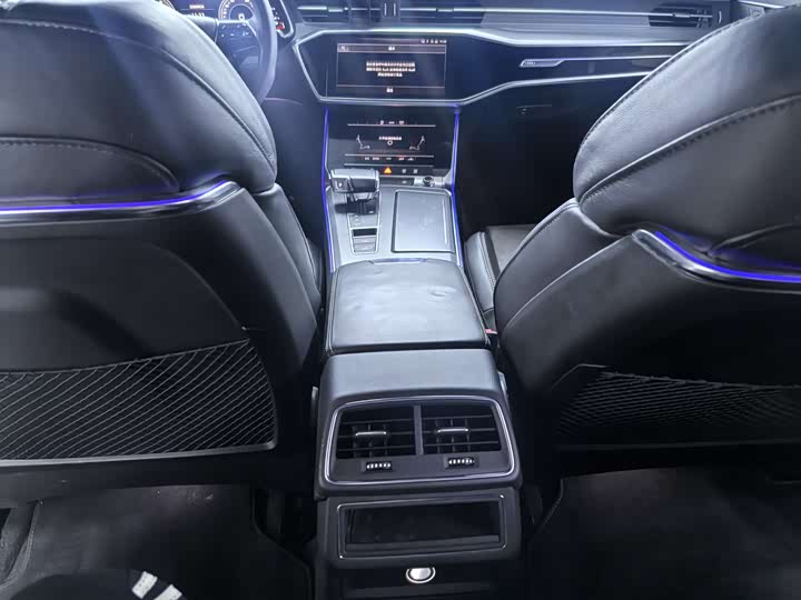 Фото 9 - Audi A6L