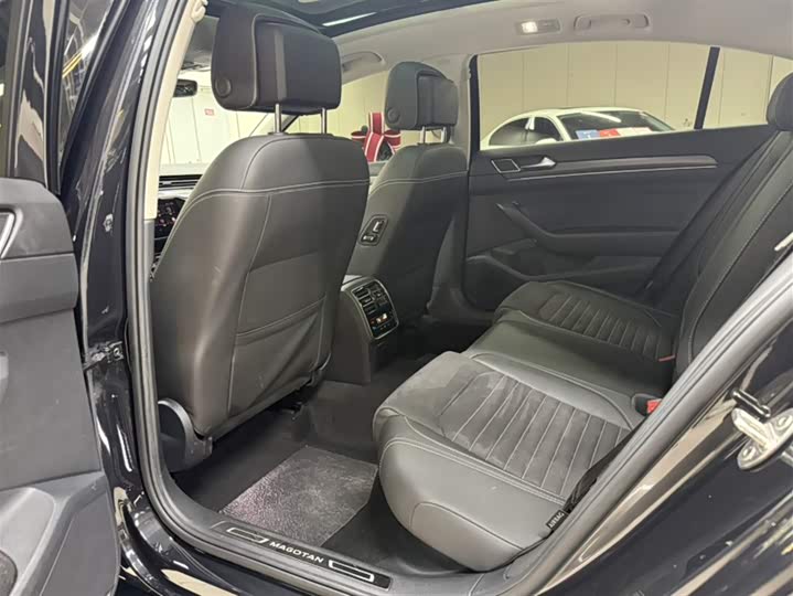 Фото 10 - Volkswagen Magotan