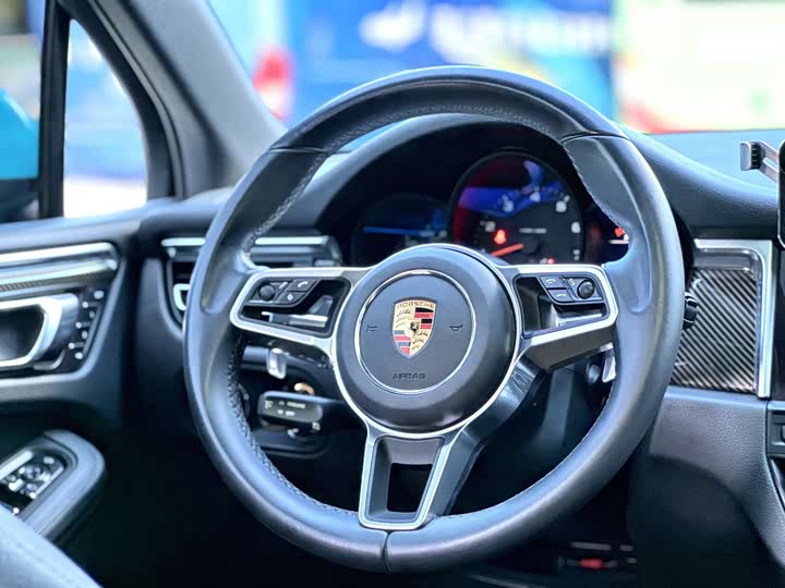 Фото 12 - Porsche Macan