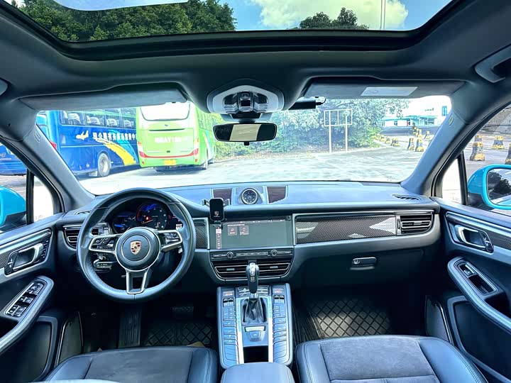 Фото 13 - Porsche Macan