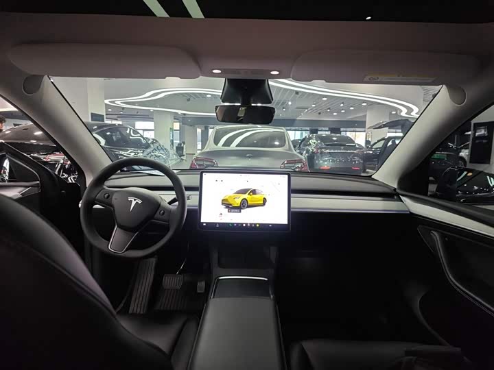 Фото 10 - Tesla Model Y