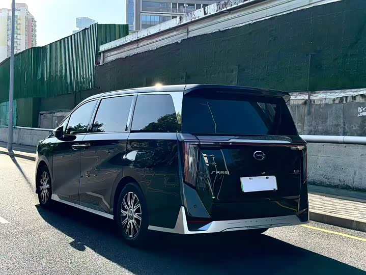 Фото 10 - GAC Trumpchi E9