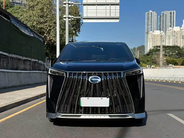 Фото 2 - GAC Trumpchi E9