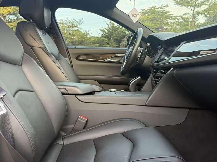 Фото 10 - Cadillac CT6