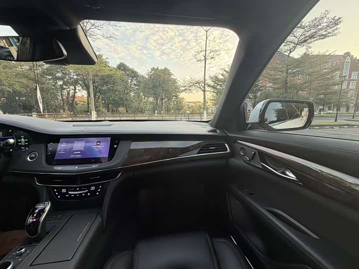 Фото 12 - Cadillac CT6