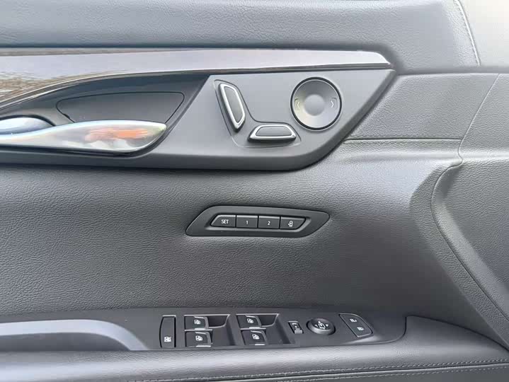 Фото 21 - Cadillac CT6