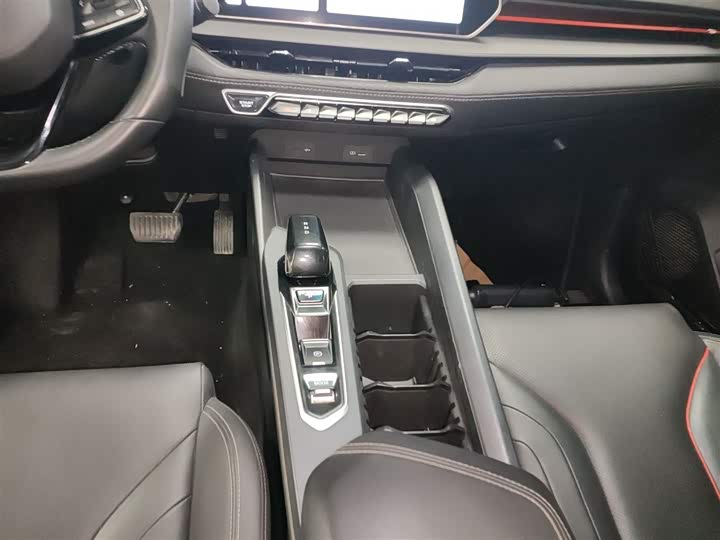 Фото 14 - Geely Binrui