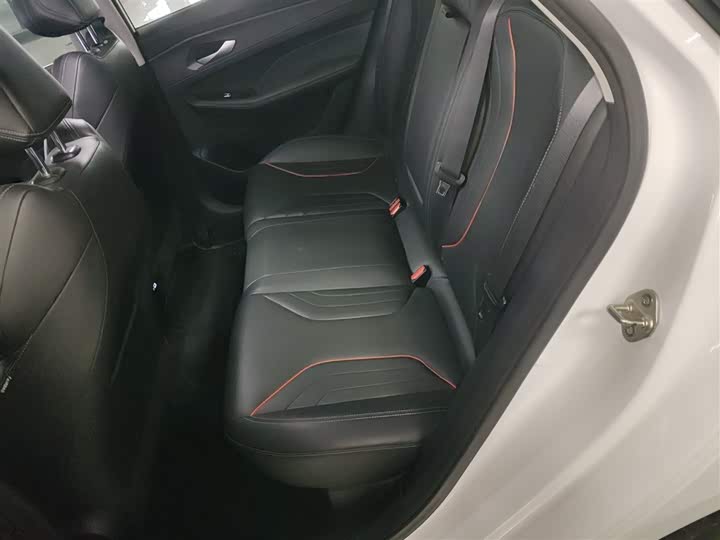 Фото 17 - Geely Binrui