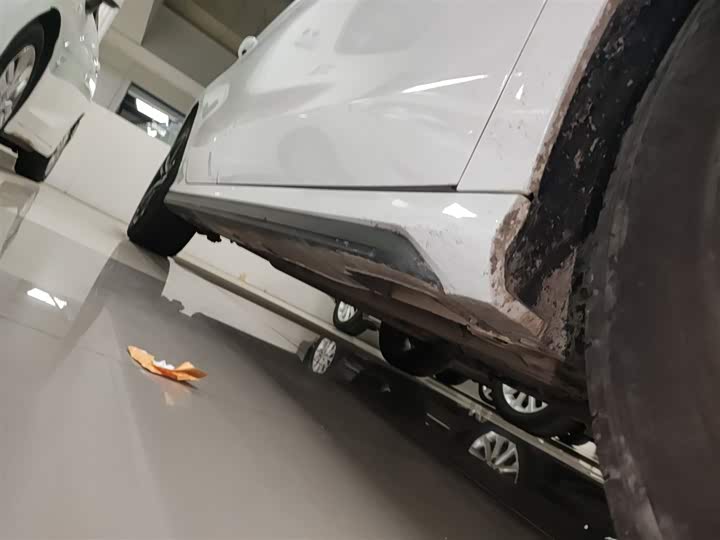 Фото 21 - Geely Binrui