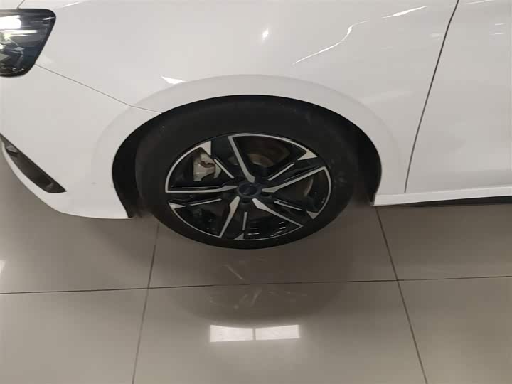 Фото 23 - Geely Binrui