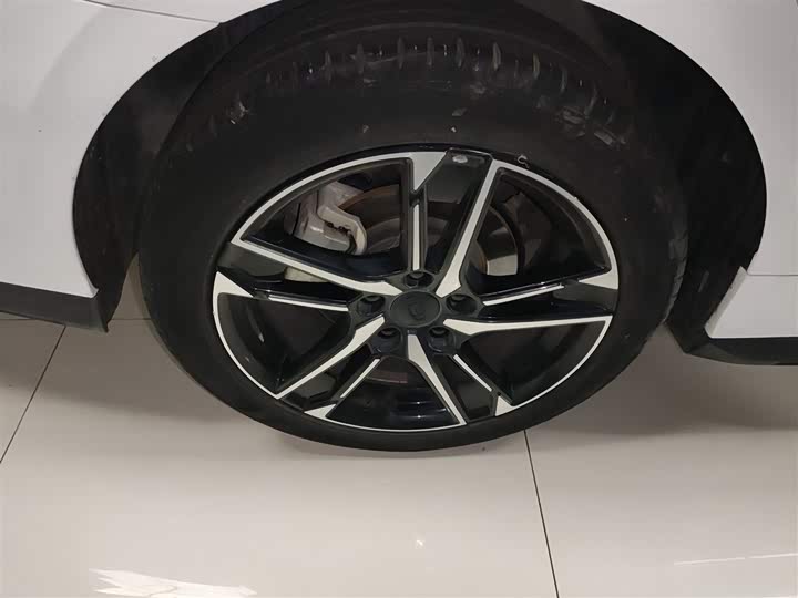 Фото 26 - Geely Binrui