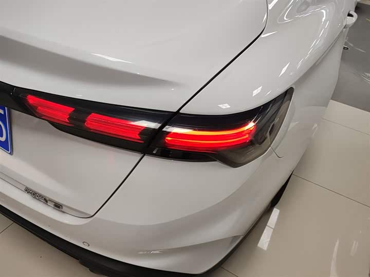 Фото 8 - Geely Binrui