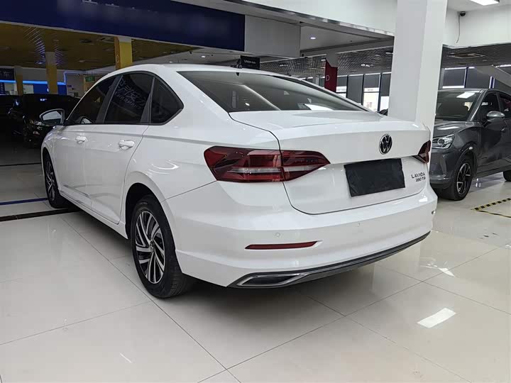 Фото 12 - Volkswagen Lavida