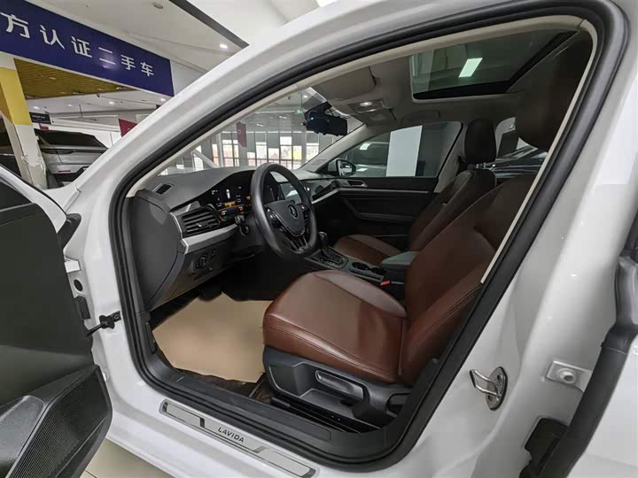 Фото 15 - Volkswagen Lavida