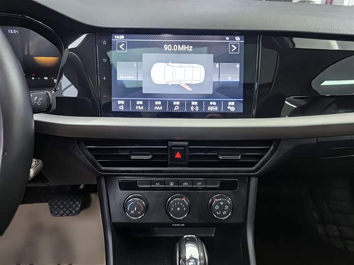 Фото 5 - Volkswagen Lavida