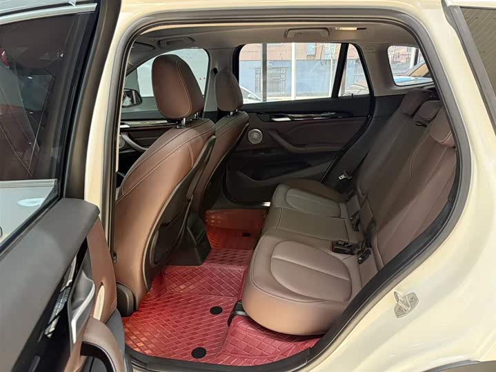 Фото 18 - BMW X1