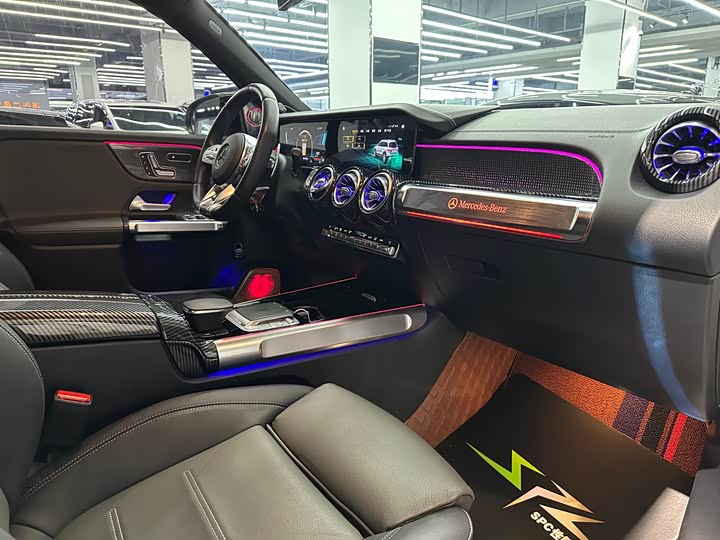 Фото 10 - Mercedes-Benz GLB-Class AMG