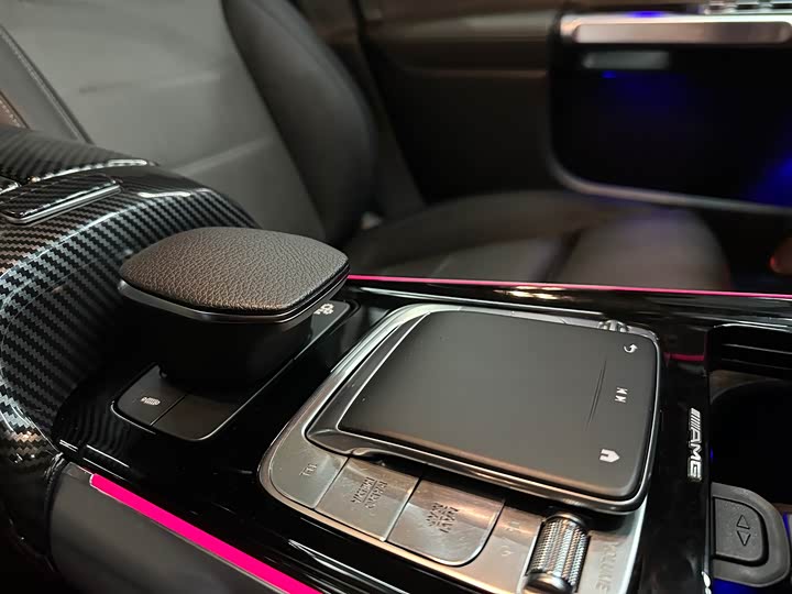 Фото 13 - Mercedes-Benz GLB-Class AMG