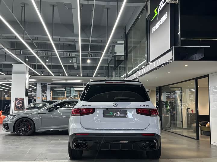 Фото 15 - Mercedes-Benz GLB-Class AMG