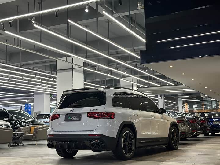 Фото 16 - Mercedes-Benz GLB-Class AMG