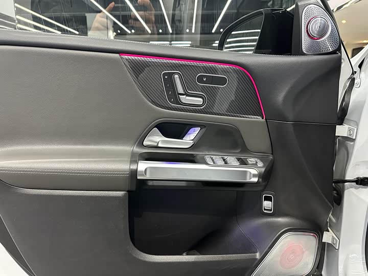 Фото 4 - Mercedes-Benz GLB-Class AMG