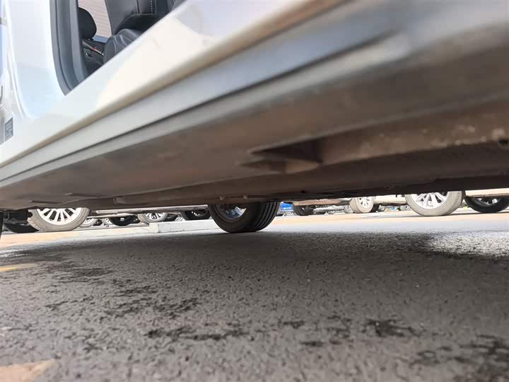 Фото 21 - Geely Binrui