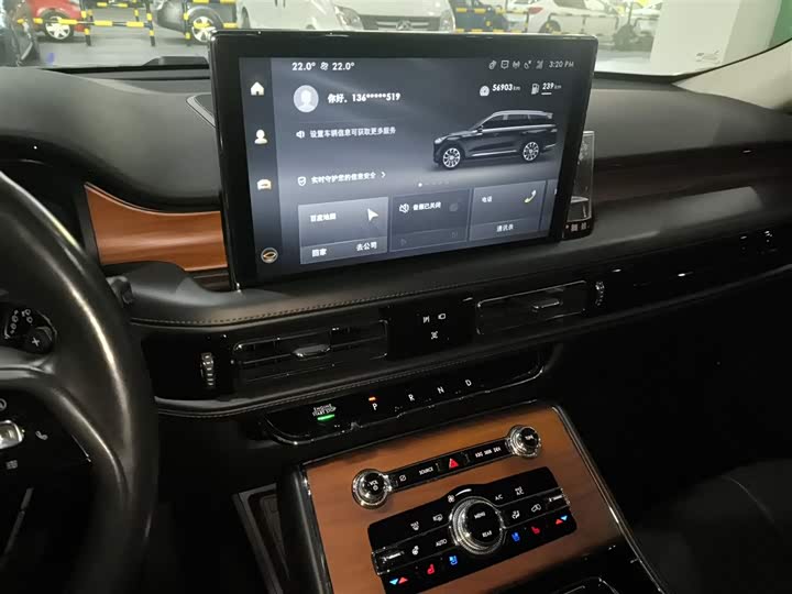 Фото 13 - Lincoln Aviator