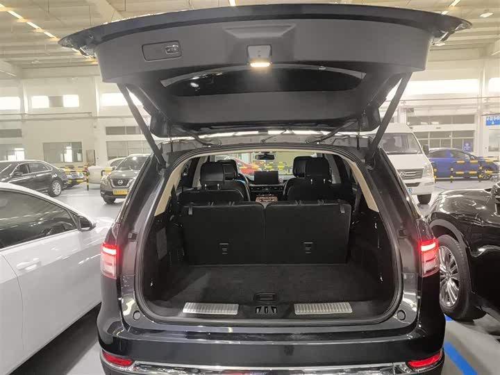 Фото 19 - Lincoln Aviator