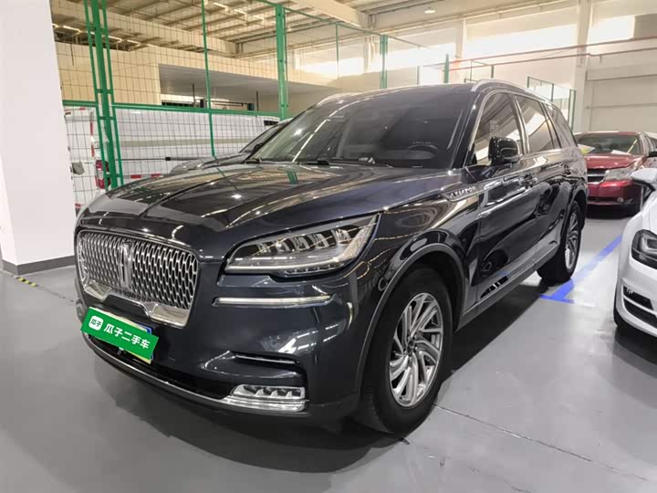 Фото 2 - Lincoln Aviator