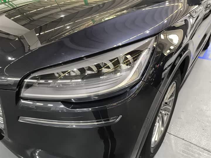 Фото 24 - Lincoln Aviator