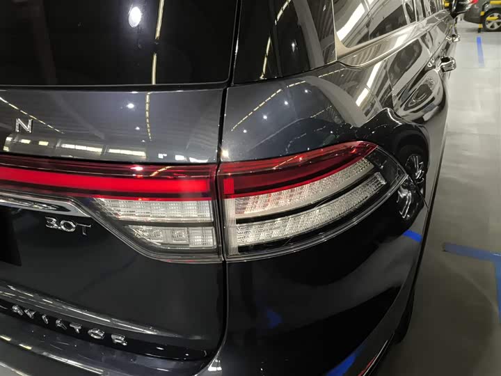 Фото 8 - Lincoln Aviator