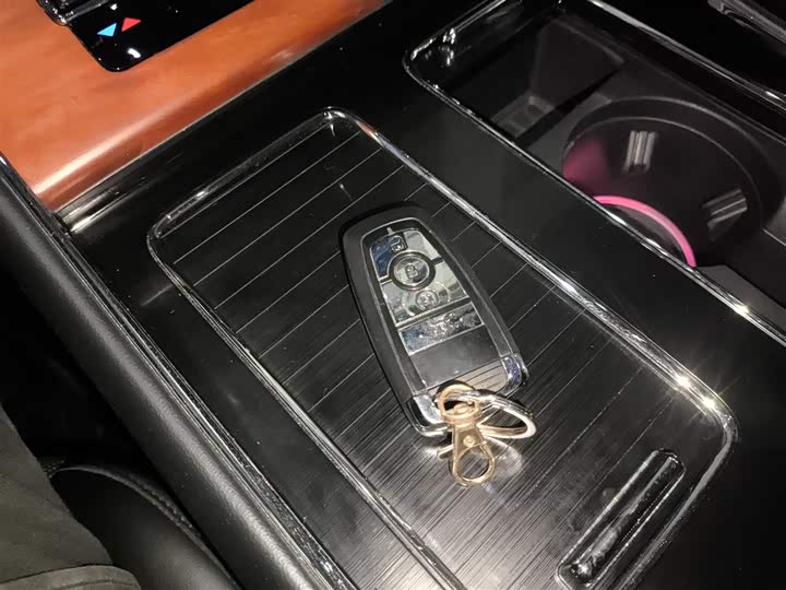 Фото 9 - Lincoln Aviator